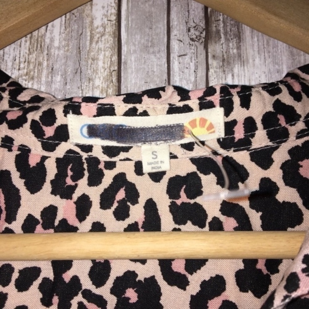 C&C California Pink Leopard Popover - Picture 5 of 5